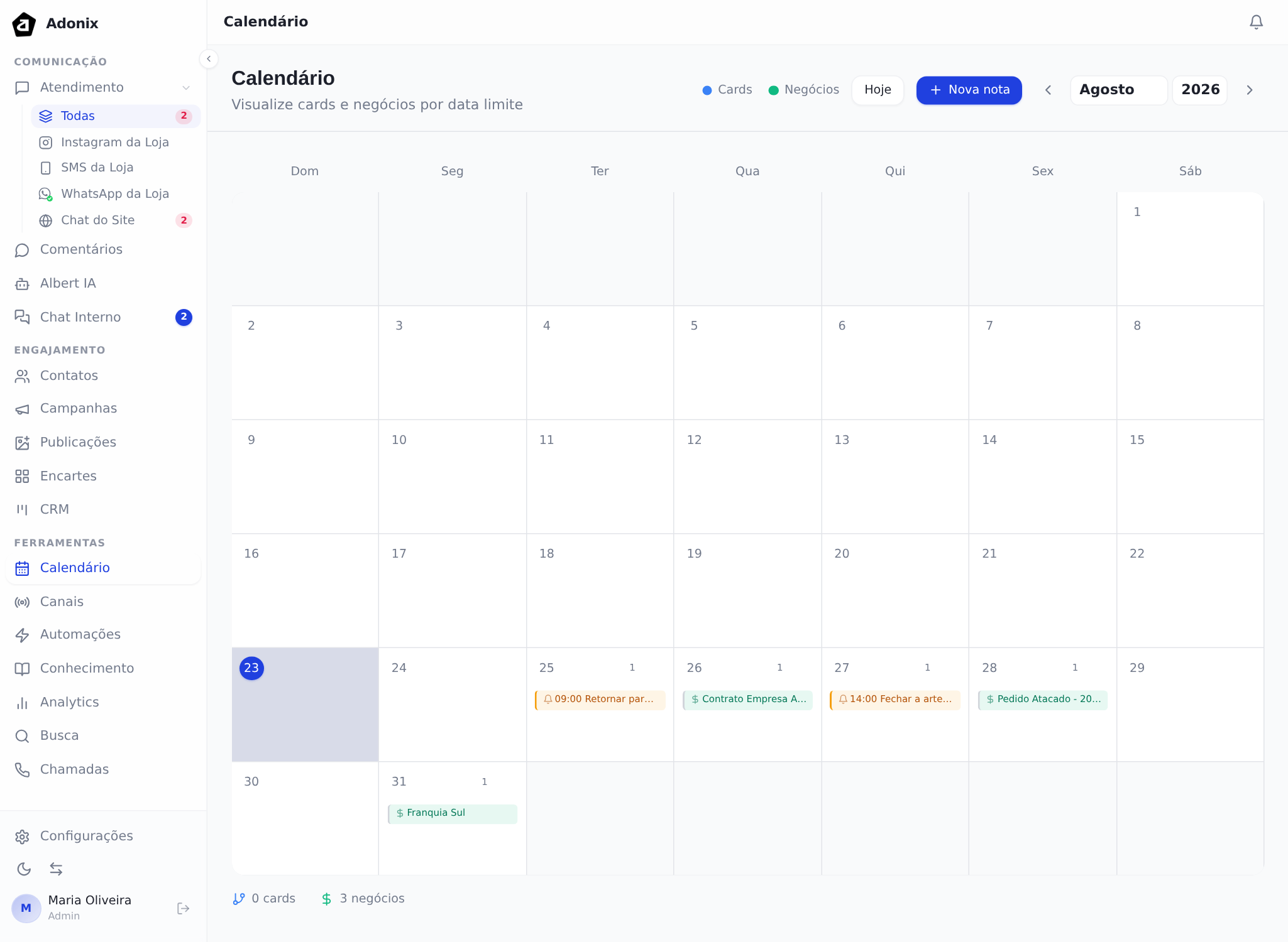 Calendário do mês, com notas e negócios marcados nos dias, e o total no rodapé