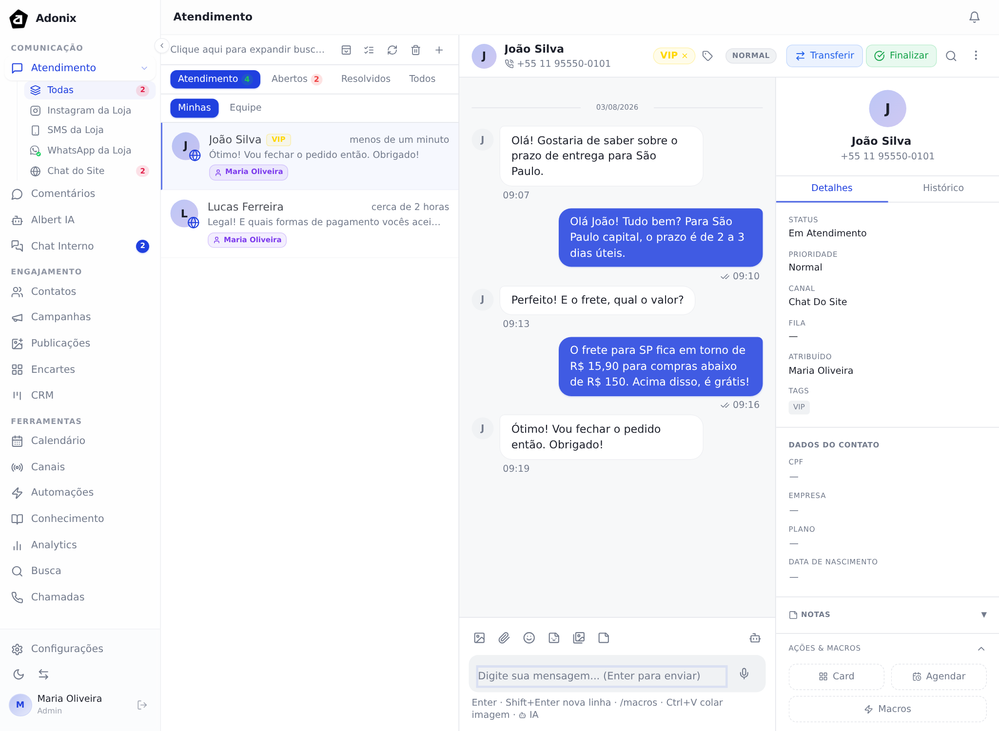 Tela do Adonix com o menu lateral, a lista de conversas e o painel do contato